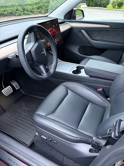Tesla Model Y 12 of 12