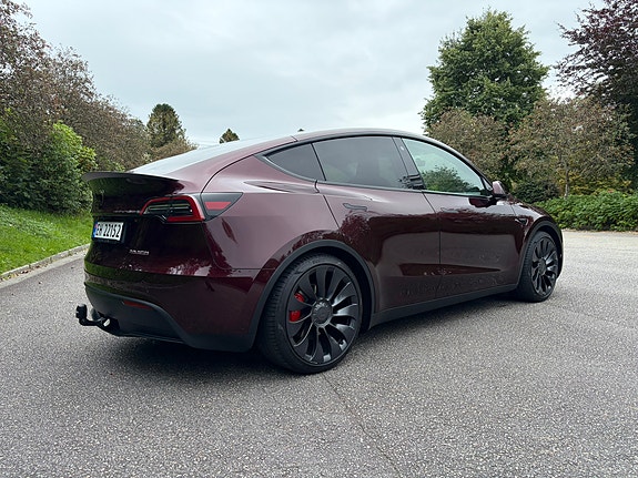 Tesla Model Y 3 of 12