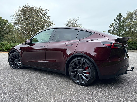 Tesla Model Y 4 of 12
