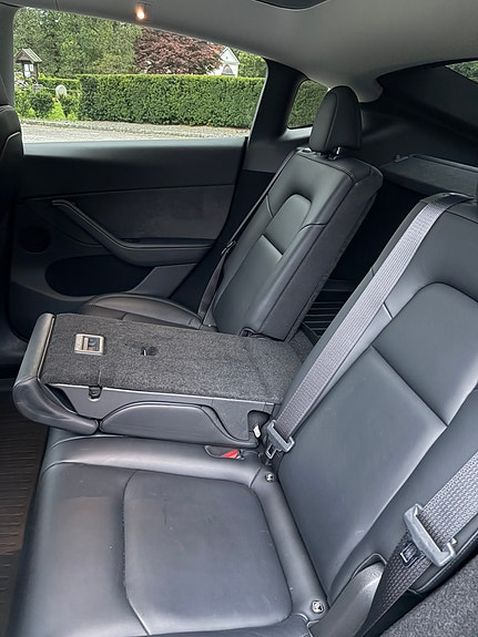 Tesla Model Y 11 of 12