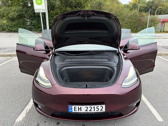 Tesla Model Y 6 of 12
