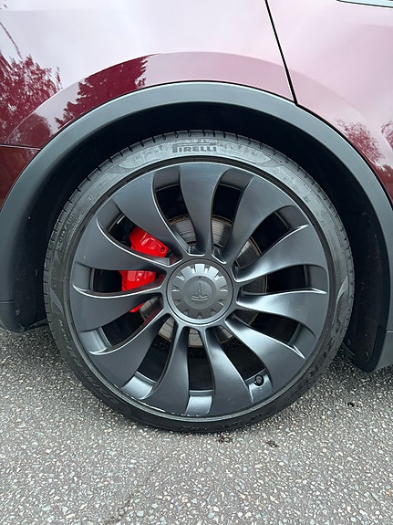 Tesla Model Y 8 of 12