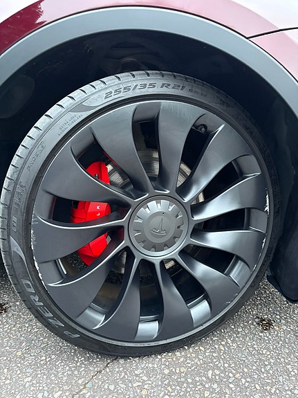 Tesla Model Y 9 of 12