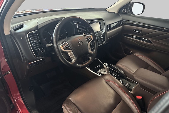 Mitsubishi Outlander 12 of 30