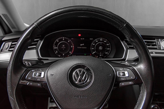 Volkswagen Passat Alltrack 16 of 27