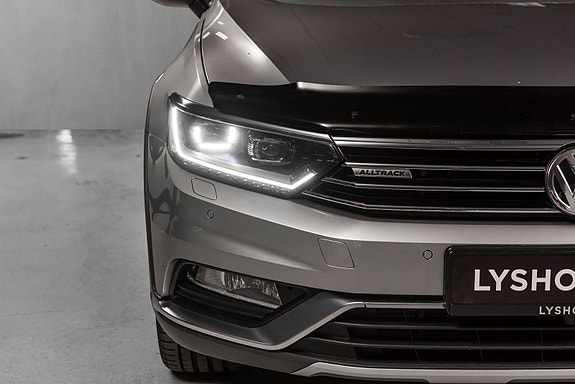 Volkswagen Passat Alltrack 2 of 27