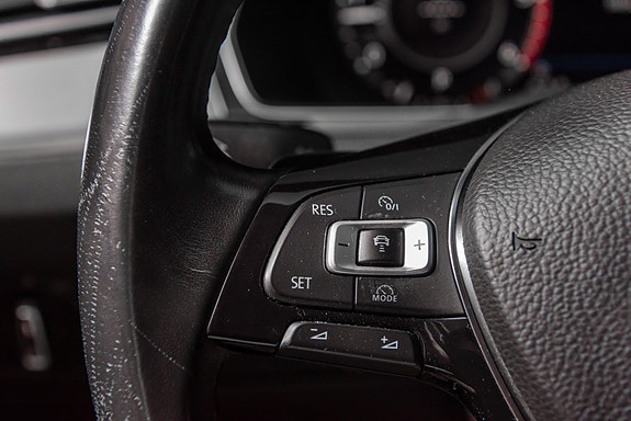 Volkswagen Passat Alltrack 17 of 27
