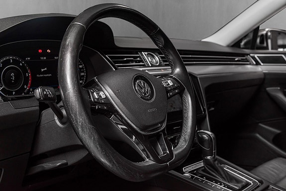 Volkswagen Passat Alltrack 13 of 27