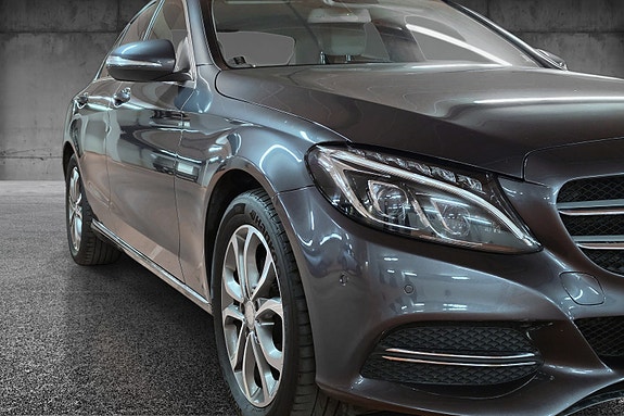 Mercedes-Benz 180 2 of 30