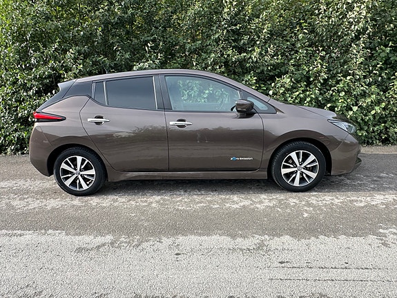 Nissan Leaf 5 of 30