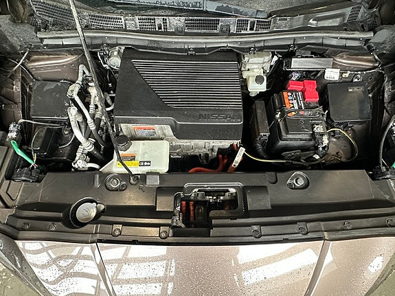 Nissan Leaf 25 of 30