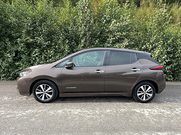 Nissan Leaf 2 of 30