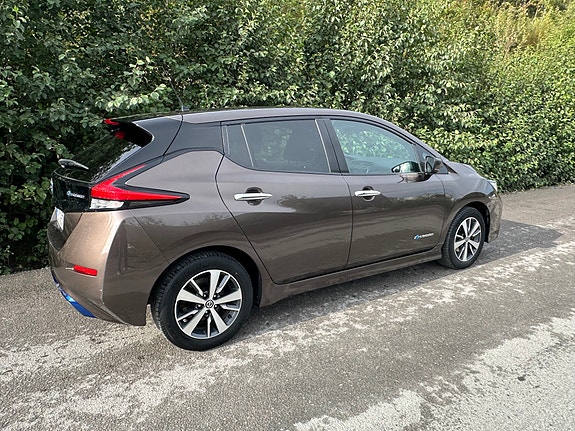 Nissan Leaf 4 of 30