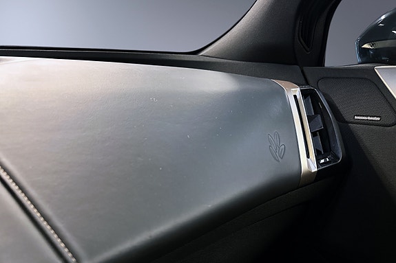 BMW iX 27 of 30