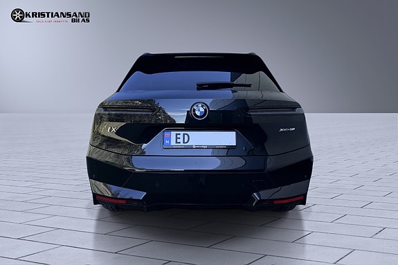 BMW iX 4 of 30