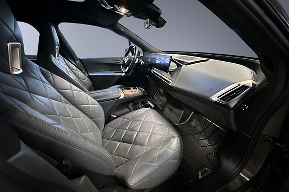 BMW iX 18 of 30