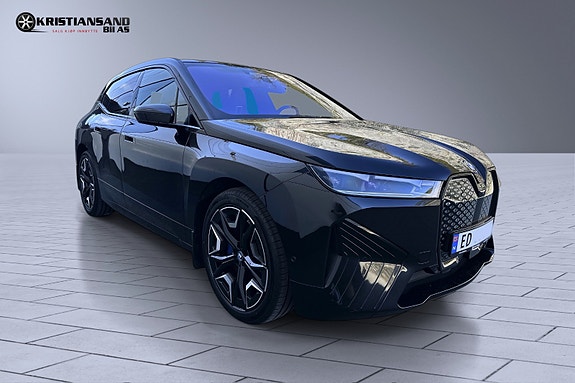 BMW iX 8 of 30