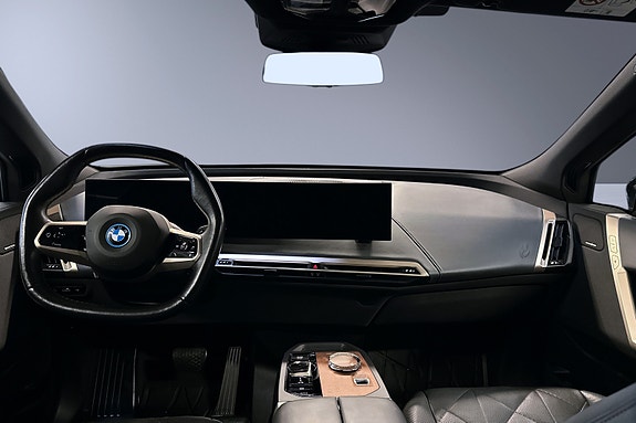 BMW iX 9 of 30