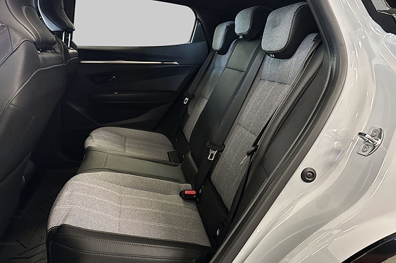 Renault Megane E-Tech 12 of 28