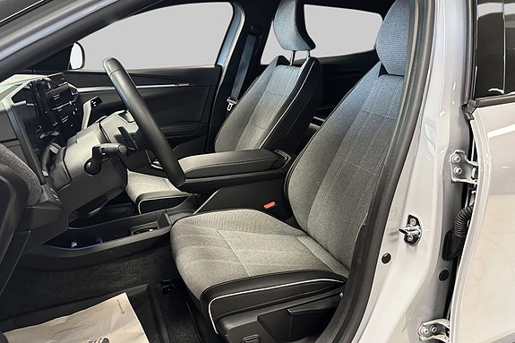 Renault Megane E-Tech 10 of 28