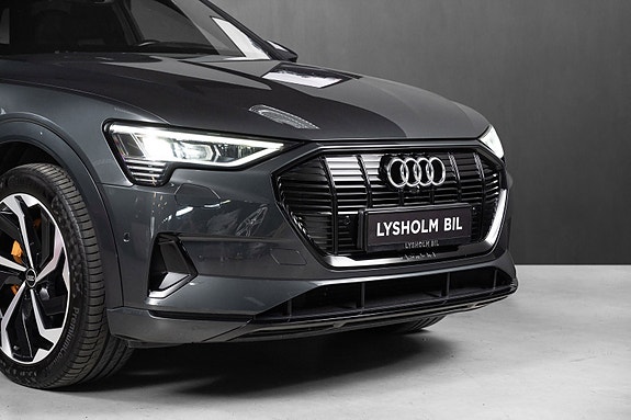 Audi e-tron 9 of 27