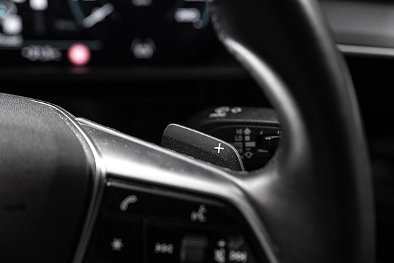 Audi e-tron 24 of 27