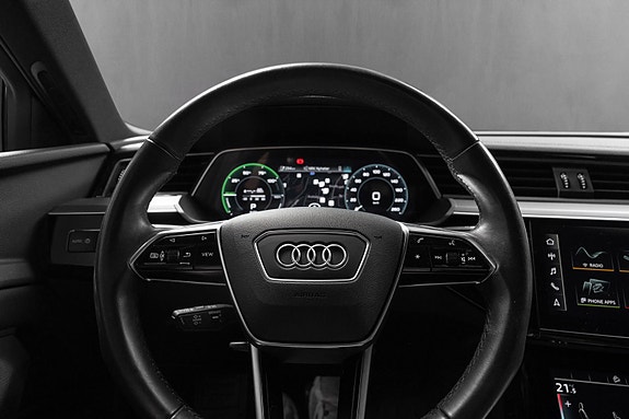 Audi e-tron 22 of 27