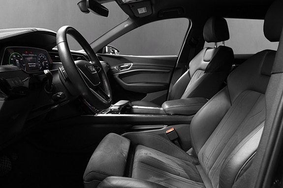 Audi e-tron 12 of 27