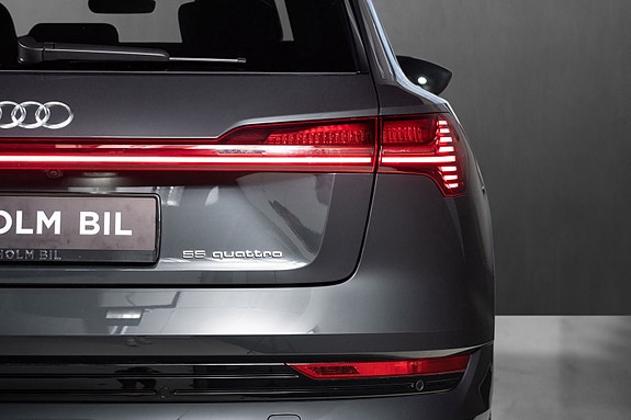 Audi e-tron 4 of 27