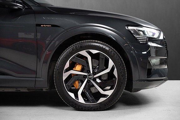 Audi e-tron 8 of 27