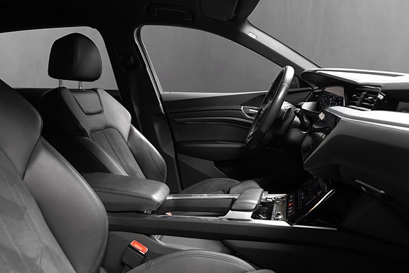 Audi e-tron 11 of 27