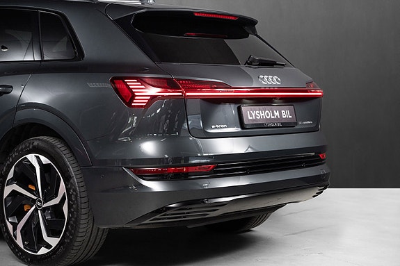 Audi e-tron 6 of 27