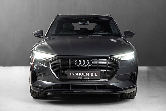 Audi e-tron 2 of 27