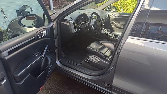 Porsche Cayenne 24 of 29