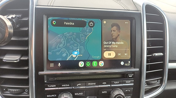 Porsche Cayenne 10 of 29