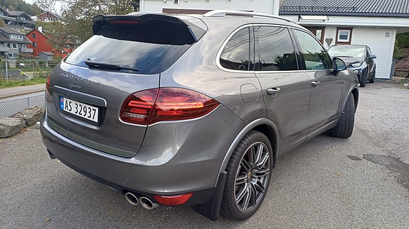 Porsche Cayenne 4 of 29