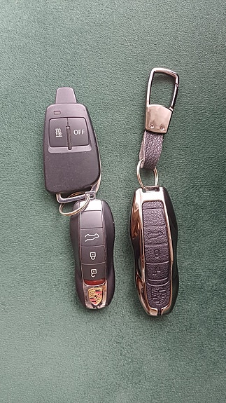 Porsche Cayenne 2 of 29
