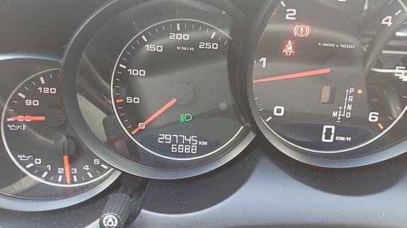 Porsche Cayenne 11 of 29