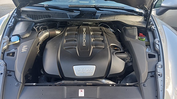 Porsche Cayenne 15 of 29