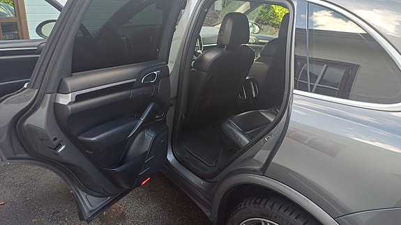 Porsche Cayenne 23 of 29