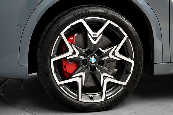 BMW iX2 11 of 30