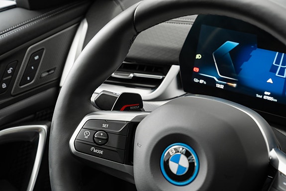 BMW iX2 26 of 30