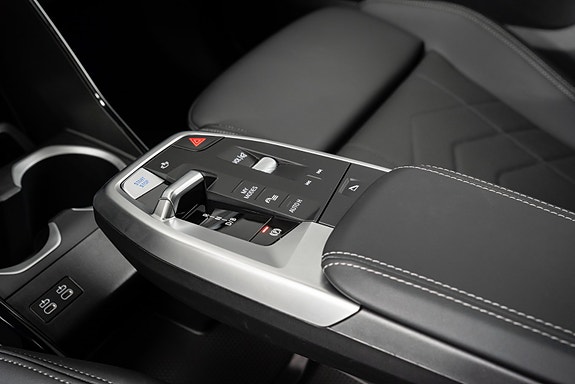 BMW iX2 13 of 30