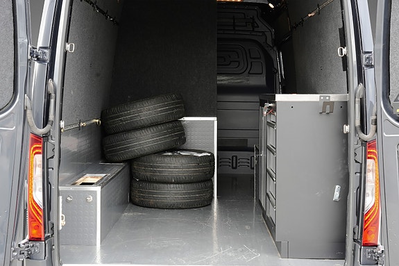 Mercedes-Benz Sprinter 19 of 25