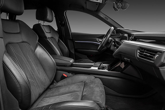 Audi Q8 e-tron 13 of 30