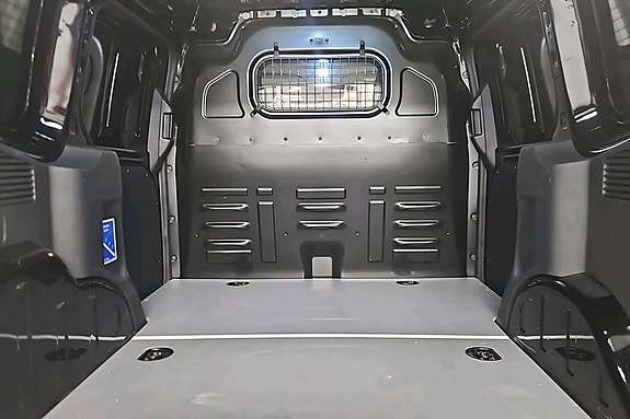 Ford Transit Courier 14 of 18