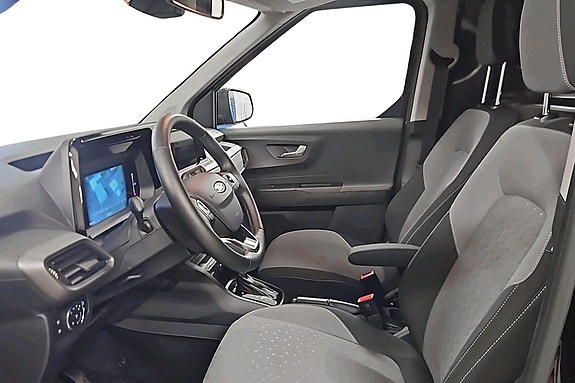 Ford Transit Courier 15 of 18