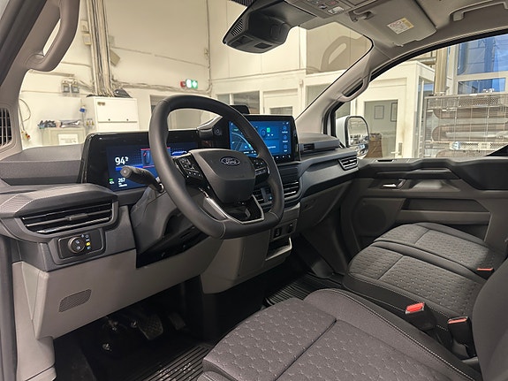 Ford Transit Custom 20 of 30