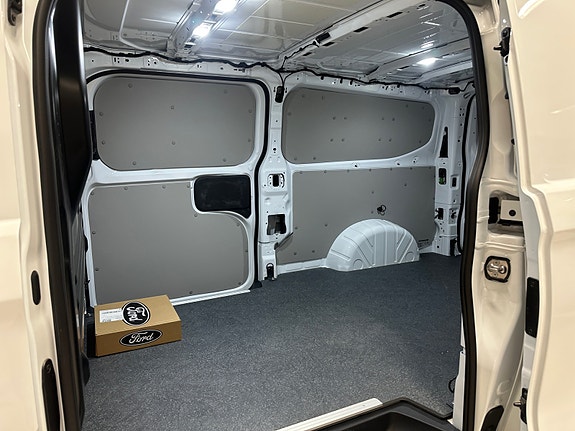 Ford Transit Custom 13 of 30