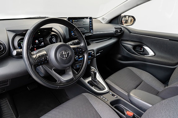 Toyota Yaris 12 of 30